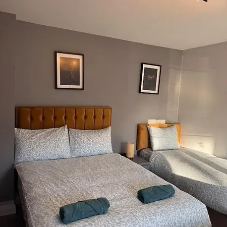 Unique 3bedrooms Near & Airport Feriehus