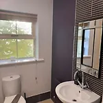 Unique 3bedrooms Near & Airport 펜션
