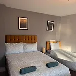 Unique 3bedrooms Near & Airport Prázdninový dům