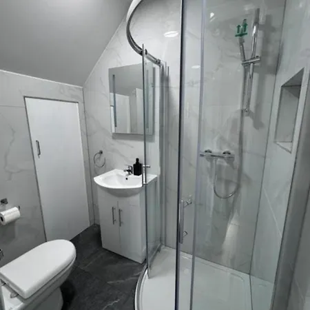 Prázdninový dům Unique 3bedrooms Near & Airport *