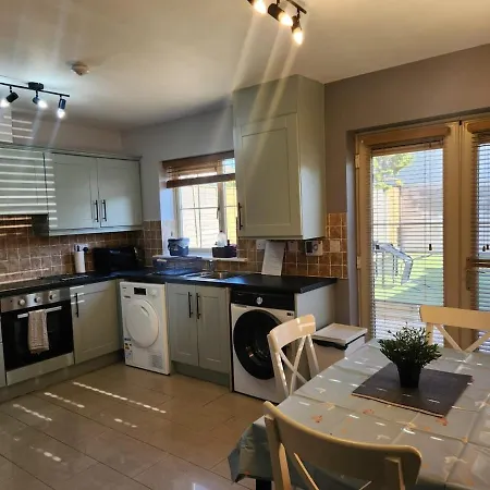 Unique 3bedrooms Near & Airport