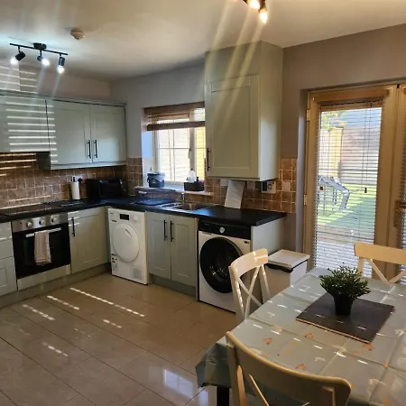 Unique 3bedrooms Near & Airport Дублин