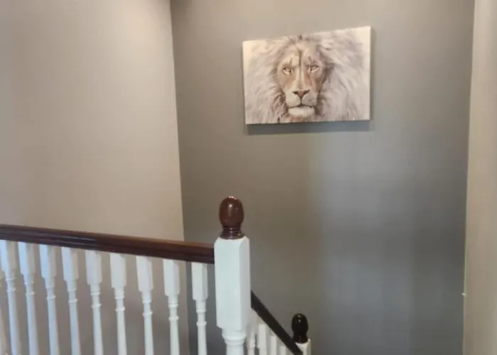 Unique 3bedrooms Near & Airport *