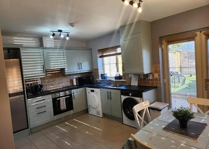 Unique 3bedrooms Near & Airport Дом отдыха Дублин