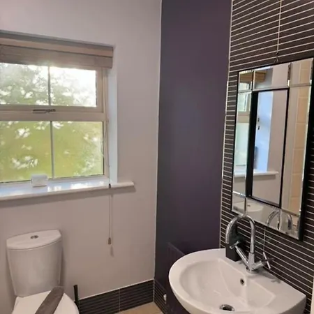 Unique 3bedrooms Near & Airport Vakantiehuis