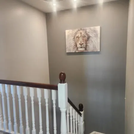 Unique 3bedrooms Near & Airport *