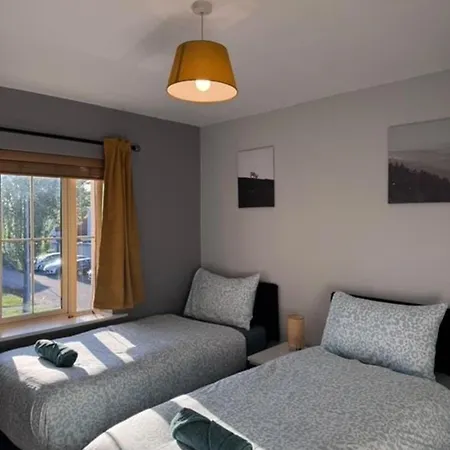 Prázdninový dům Unique 3bedrooms Near & Airport *